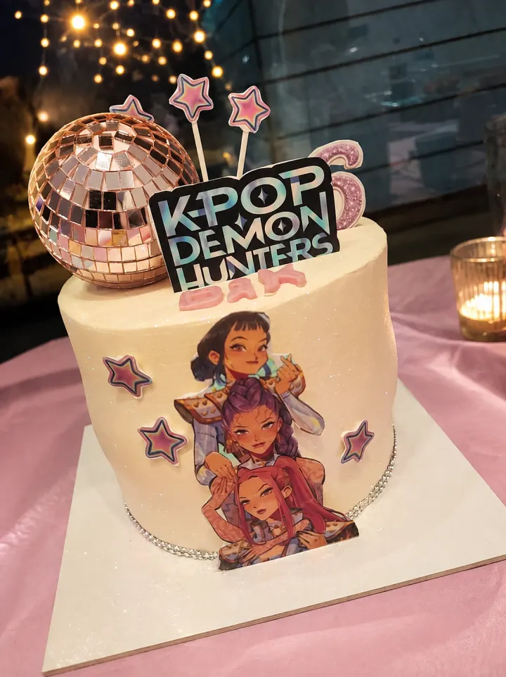 עוגה מעוצבת K-POP