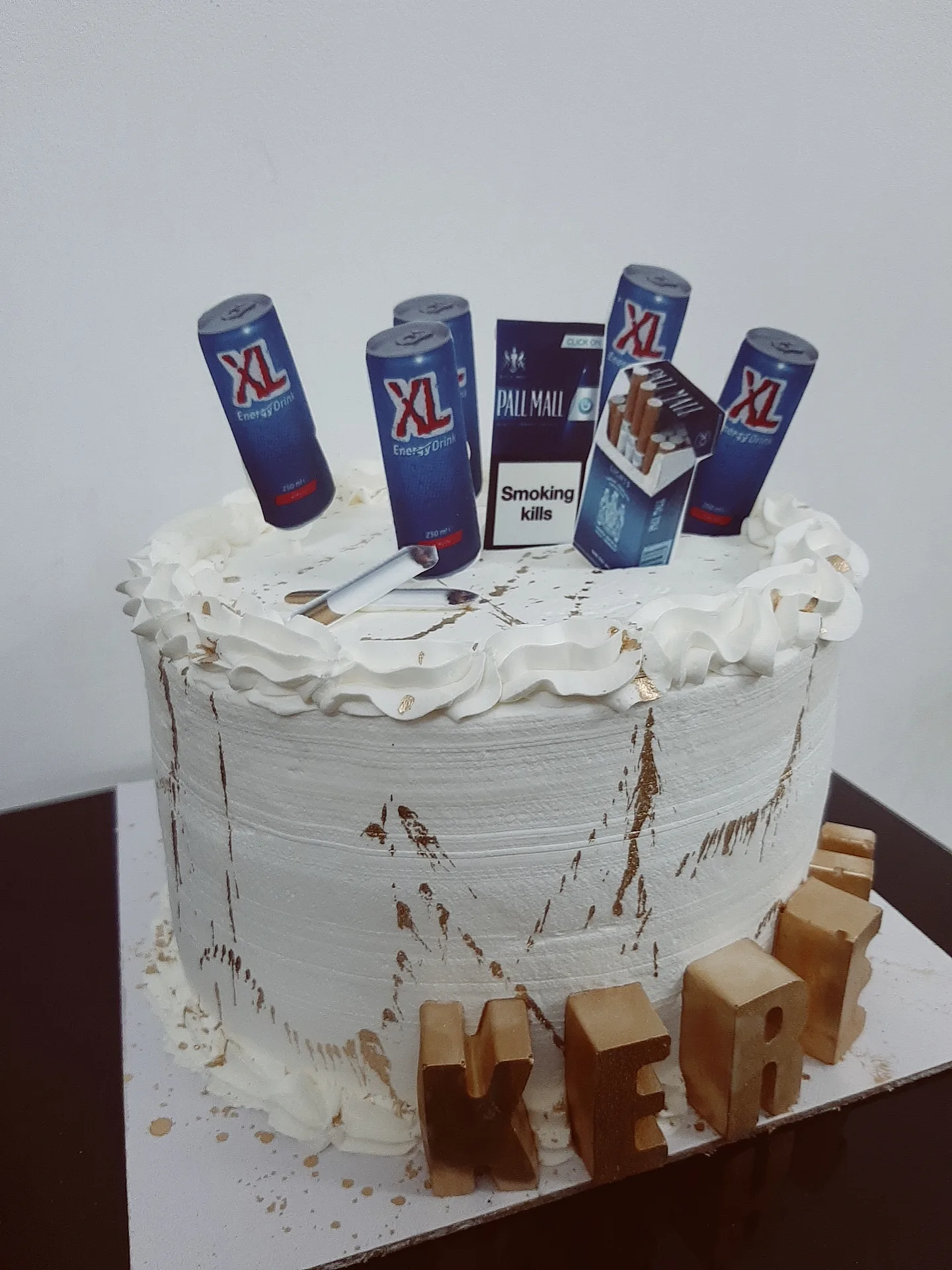 עוגה מעוצבת אלכוהול — תמונה 3