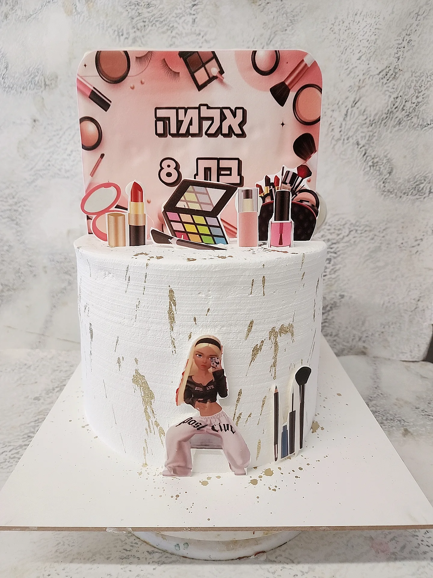 עוגה מעוצבת איפור — תמונה 3